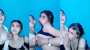 ABG Lesbi Adu Toket Gede Jilatin Memek Squirt