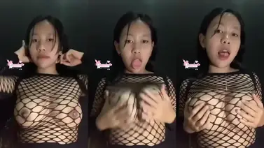 Amoy Chindo Semok Cantik Bersantai Di Kamar