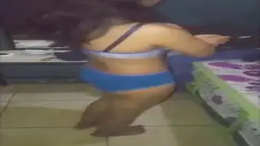 Gadis Cantik Pasrah Goyang Kasur Mantap Crot