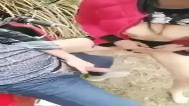 Kemesraan Sejoli Cantik Di Tempat Sepi