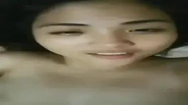 Kemesraan Sejoli Kekasih Manja Di Peraduan