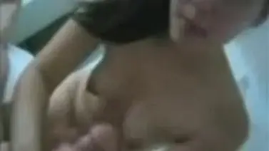 Perhatian Mesra Gadis Cantik Di Kasur Crot