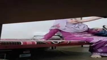 Ukhti Bu Guru Gamis Ungu Cantik Di Kamar