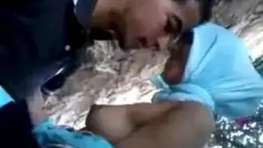 Ukhti Hijab Cantik Pasrah Di Hutan Sepi